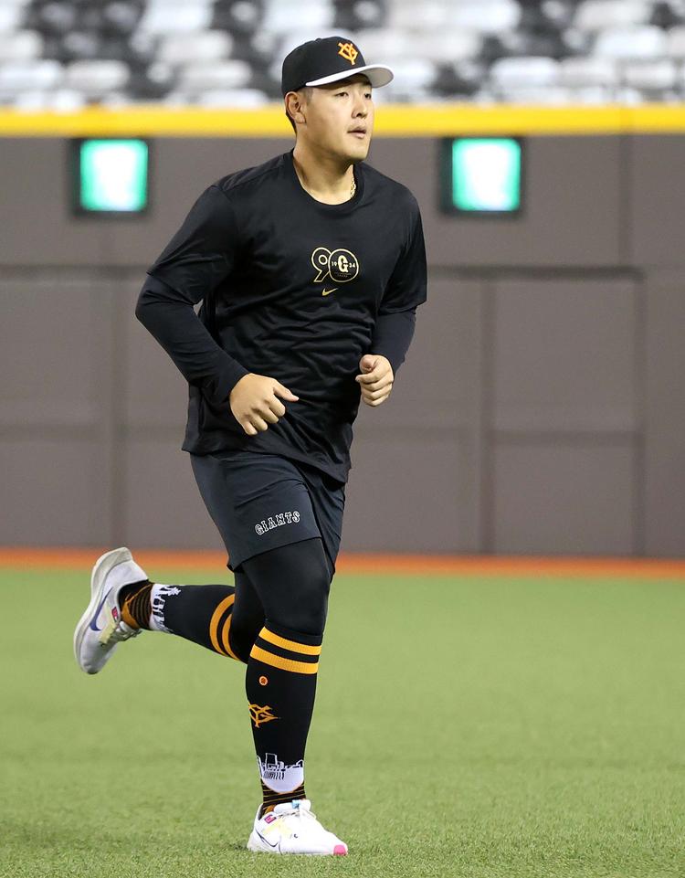 ナイキ製の90周年記念ロゴTシャツを発売 | 読売ジャイアンツ（巨人軍