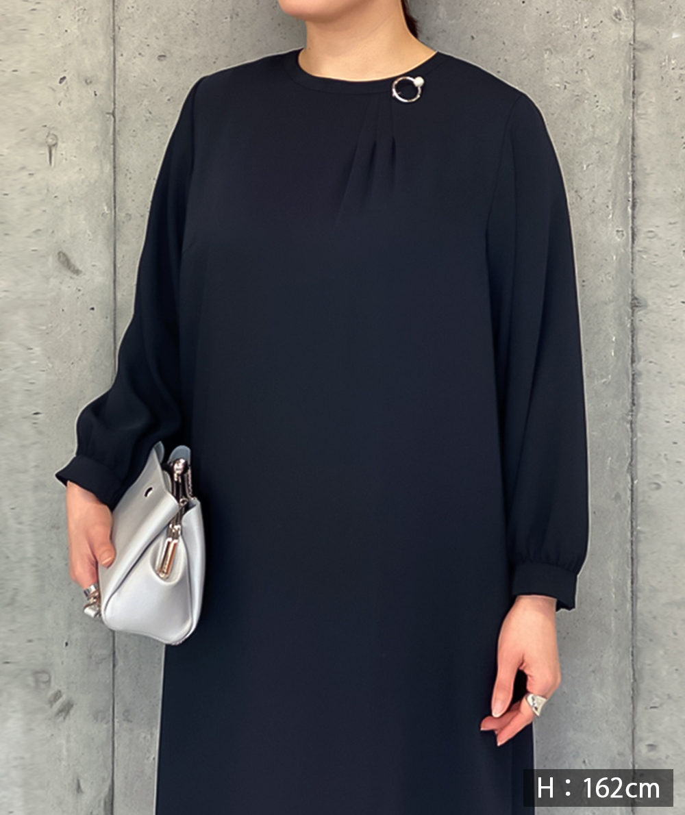 ブローチ付きアシメタックワンピース(ドレス) | Alphabet's alphabet