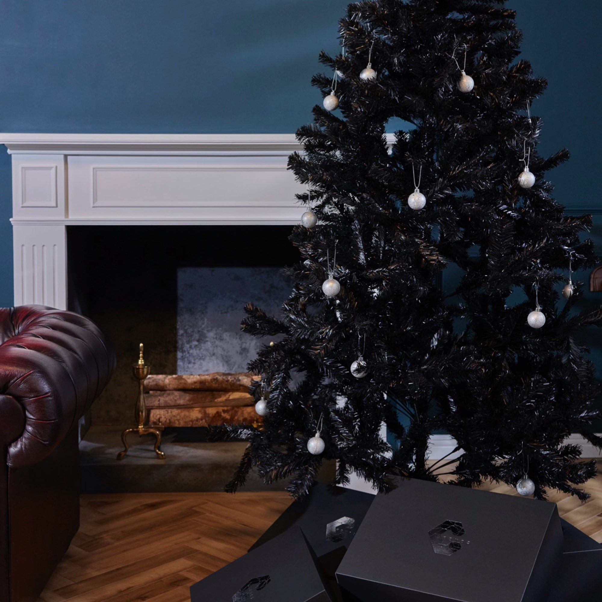 CRONOS」が、ホリデーシーズンの限定アイテム「CRONOS SPECIAL BOX