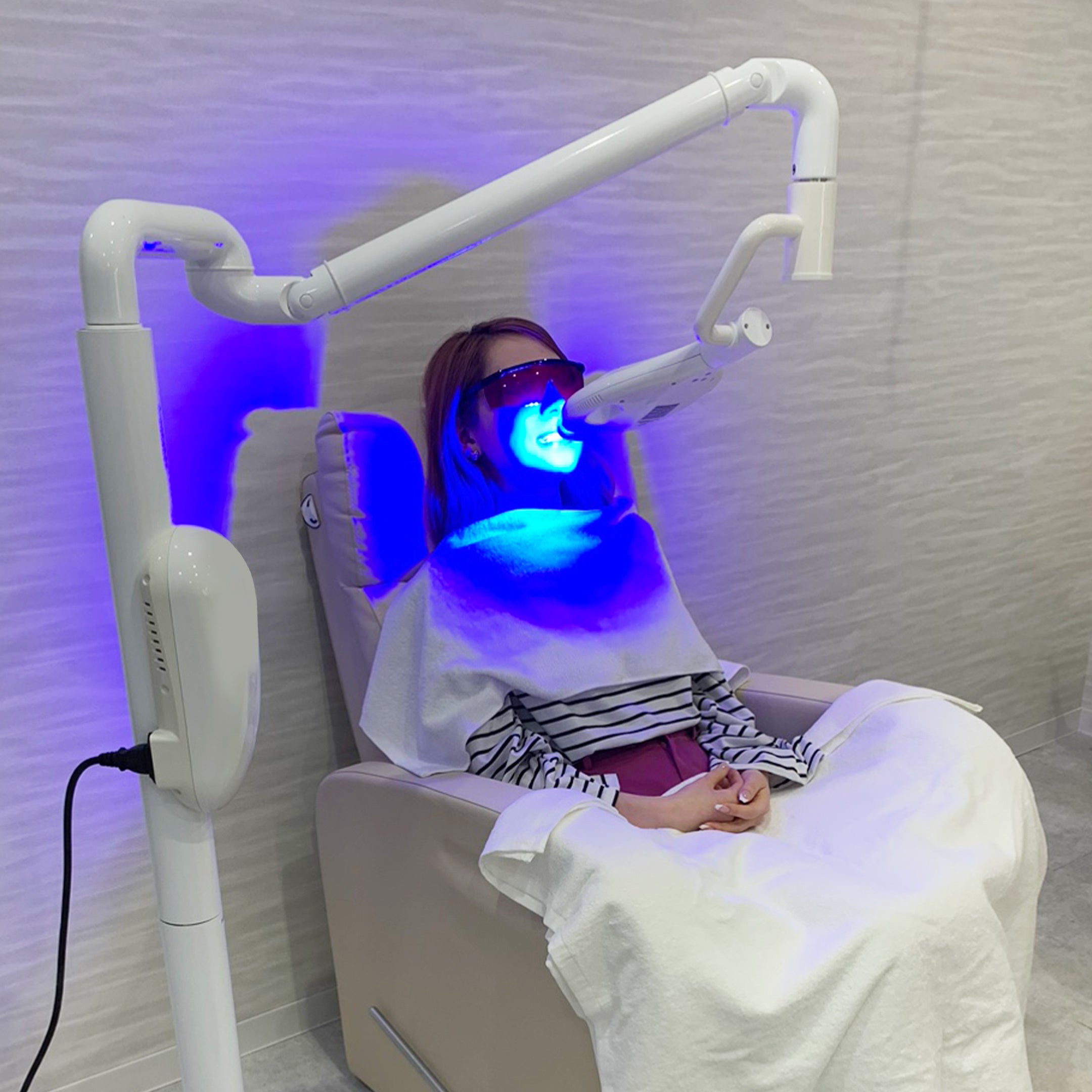 ホワイトLEDネオ|医療を応用した業務用セルフホワイトニングマシン