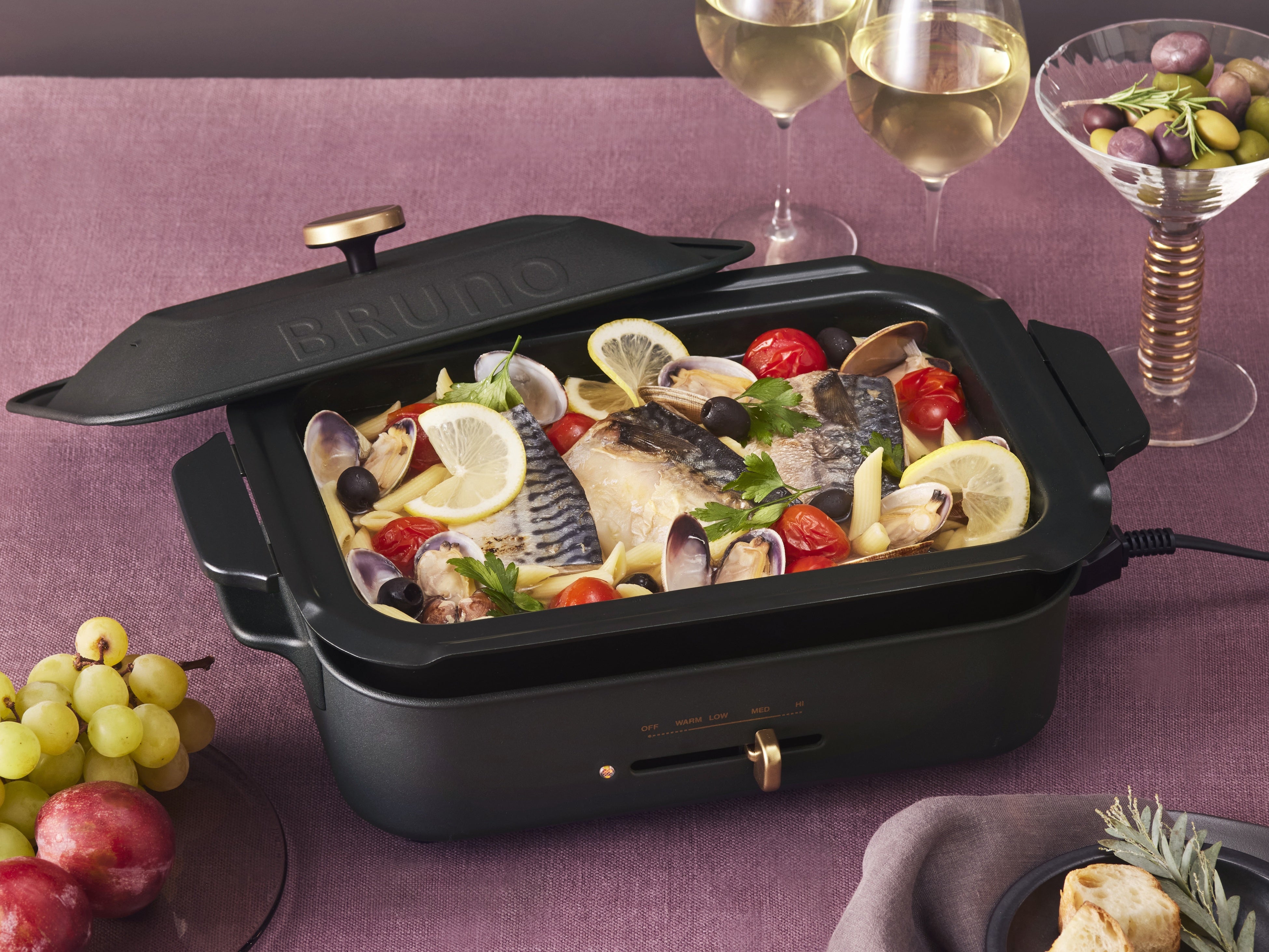 BRUNO、大人の黒へ。食卓をシックに彩る鋳物風デザイン累計販売数378万