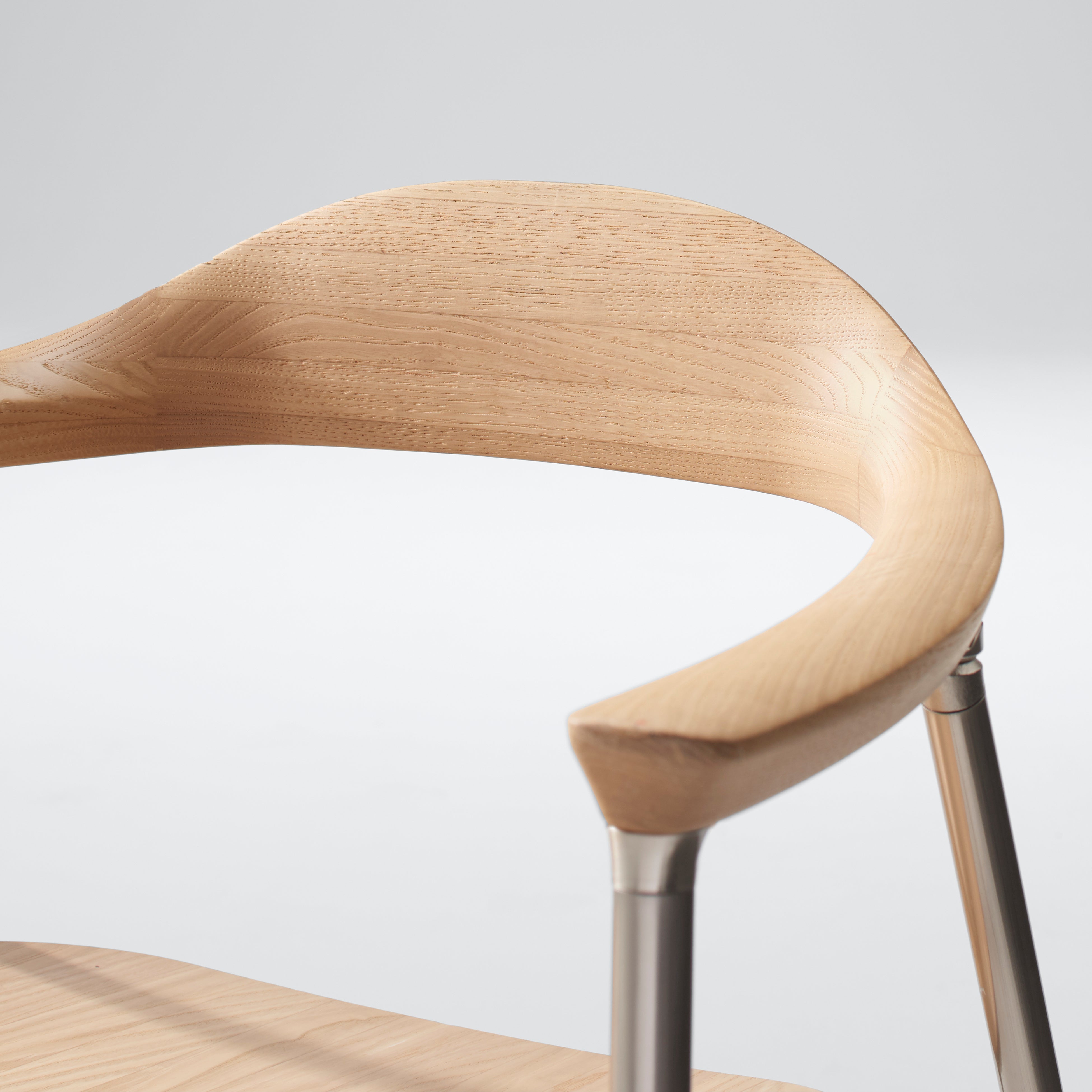 木製折りたたみチェア〈クロッサWOOD〉が「ウッドデザイン賞2025