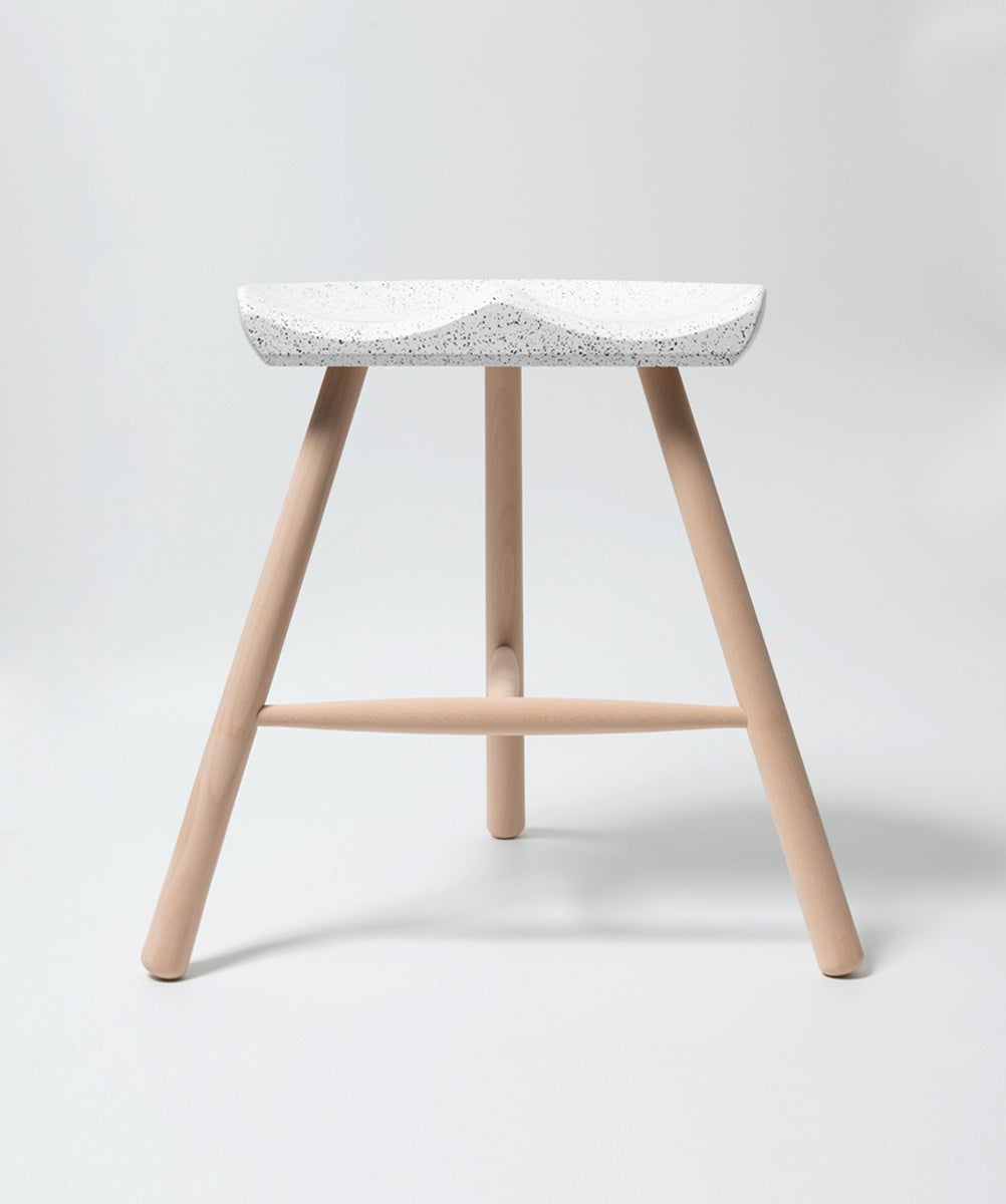 アクタス × クラフトシップス〉「Werner シューメーカースツール」に石