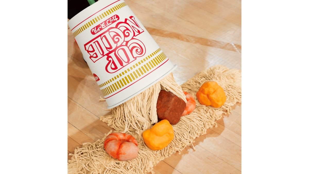 ぶちまけたカップヌードルにしか見えないモップが話題に 実際に高校