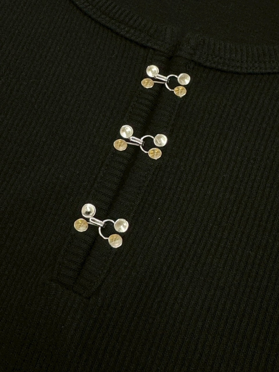 受注制【Chikashitsu +】front hook long sleeve knit