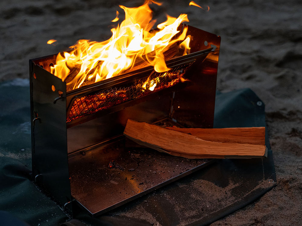 DODから二次燃焼を楽しみながら焚き火の暖かさも存分に感じられる