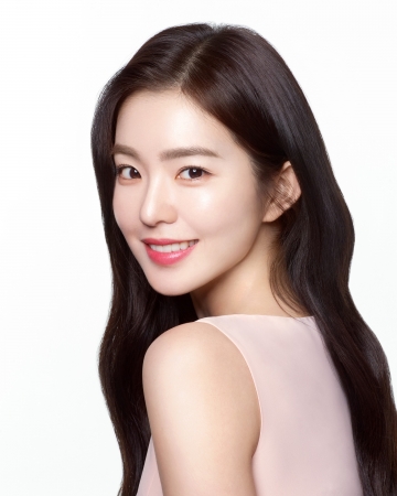 韓国の人気グループ「Red Velvet」アイリーンがクリニークのアジア