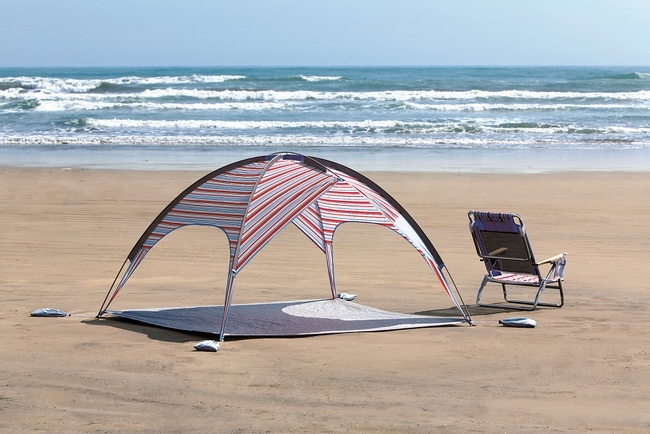 コールマン、夏の砂浜に映えるマルチストライプ柄の 「サンシェードMX