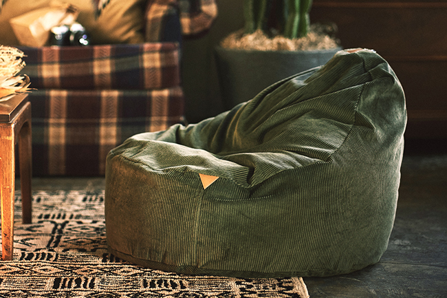 今、秋冬にぴったりコーデュロイ生地を使用した『ビーズクッション