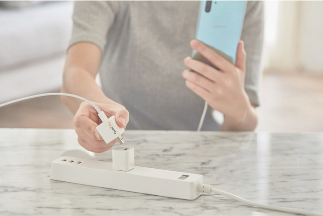 初回オンエアでは15分で完売！スマホを充電しながらバックアップ