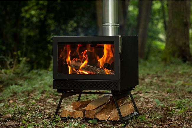 家庭用薪ストーブと同等の機能を持ち合わせたアウトドア用薪ストーブ