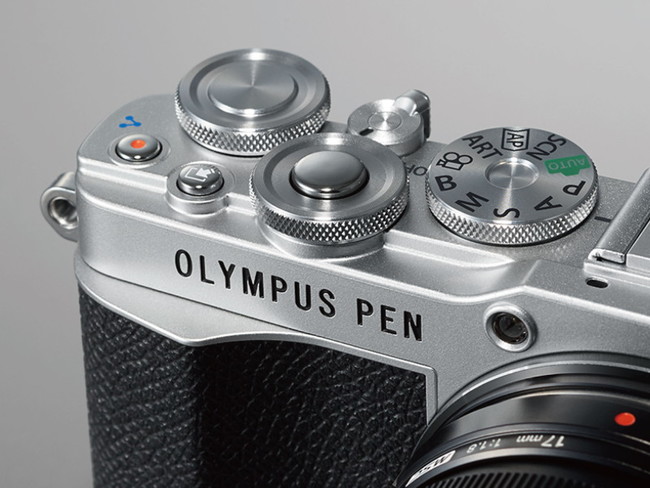 マイクロフォーサーズ規格のミラーレス一眼カメラ「OLYMPUS PEN E-P7