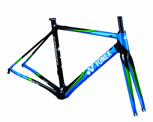 世界最軽量級カーボンバイクフレームCARBONEX シリーズから踏み込んだ