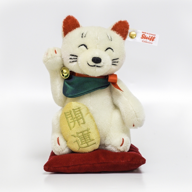 2013年に発売され、完売となったシュタイフ製「招き猫」が復活