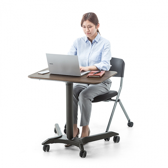 立っても座っても使えるガス圧式上下昇降スタンディングデスクを6月7日