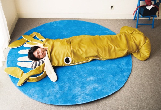 着るエビフライ寝袋」で、今年の冬は笑いと衣に包まれて！ フェリシモ