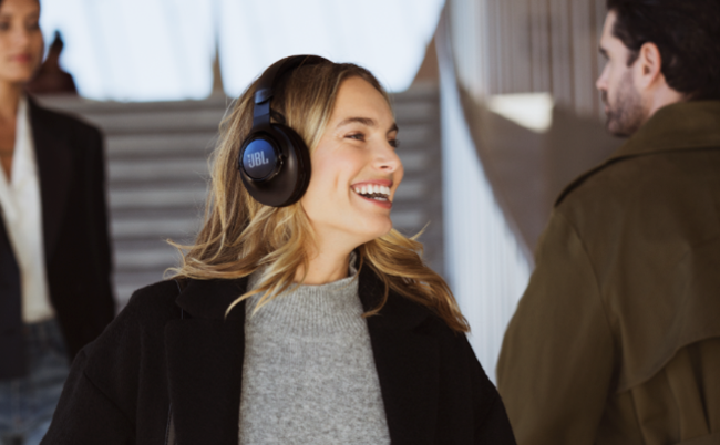 高機能を追求したJBLヘッドホンの最上位ライン「CLUB」シリーズが新た