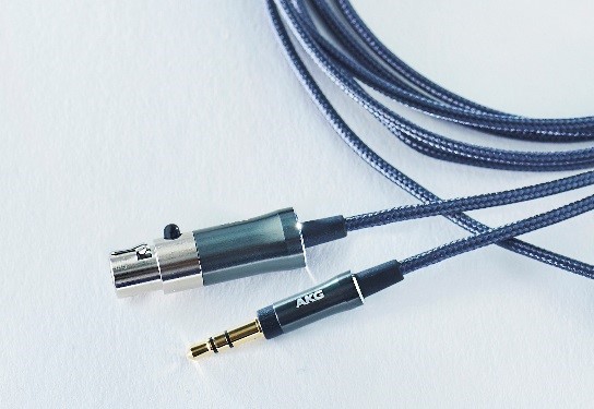 音の緻密さと躍動感を兼ね備えた「K550」が、着脱式ケーブルを採用