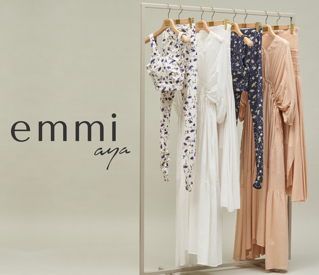 emmi(エミ)】 花柄のヨガウェアを発売！ヨガクリエイターayaと