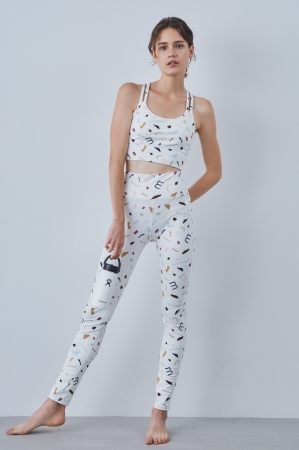 emmi yogaと正田啓介氏のコラボレーションウェアが12月18日（水）に