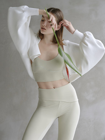 emmi＞ 人気のアイシャドウがヨガウェアに！「to/one」と初の