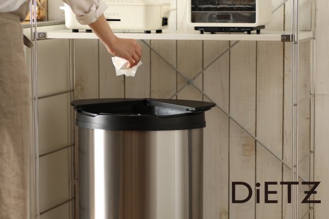 1度使うとクセになる！横にスライドしてフタが開く次世代の開閉タイプ