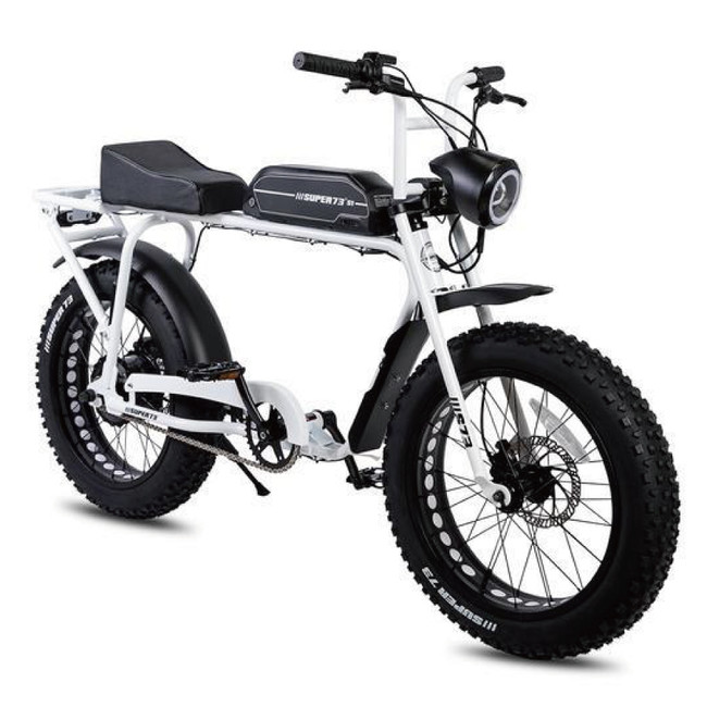 FREAKʼS STORE渋⾕に隣接するギャラリー「OPEN STUDIO」にて、アイ