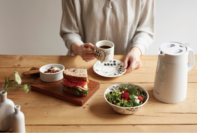 北欧風のカラーとシンプルデザインで、カフェのような空間を演出