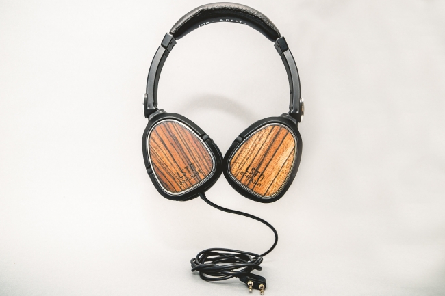 デルタ航空、ビジネスクラスにロサンゼルス発のLSTNヘッドフォンを導入