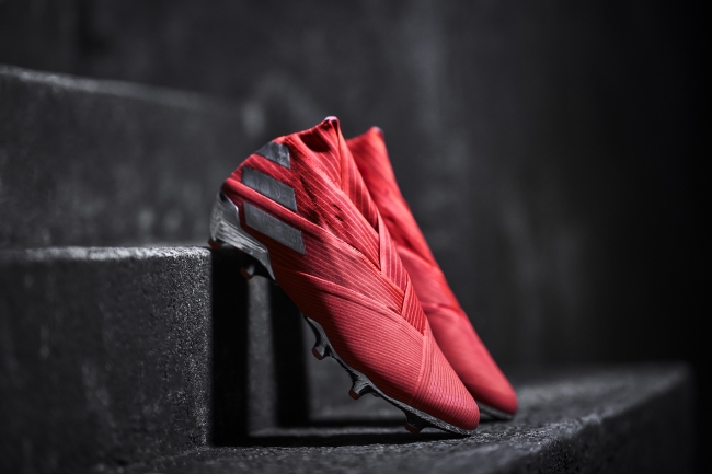 覚醒、瞬殺フィット。進化を遂げた NEMEZIZ 19 新登場 | アディダス