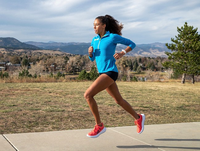 HOKA ONE ONEから、全面リニューアルした長距離ランニング向けカーボン