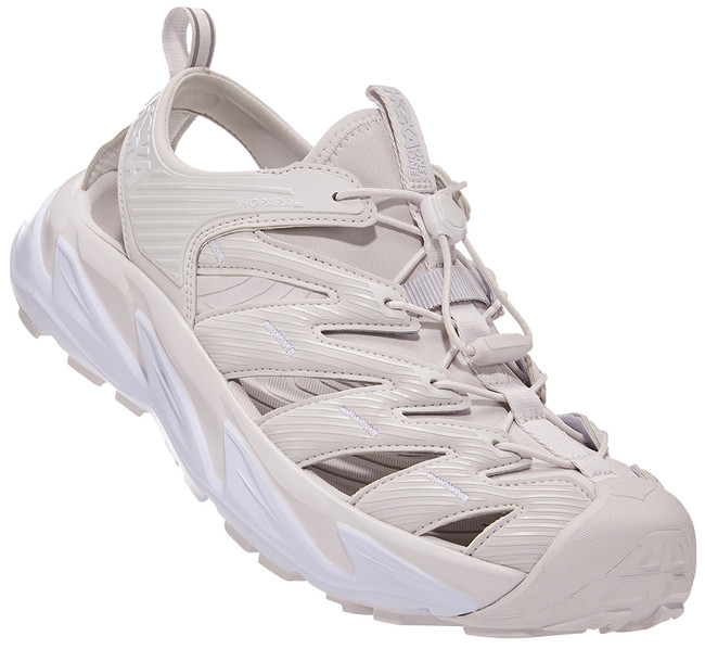 HOKA ONE ONEのパフォーマンスフットウェアをホワイトとグレーで
