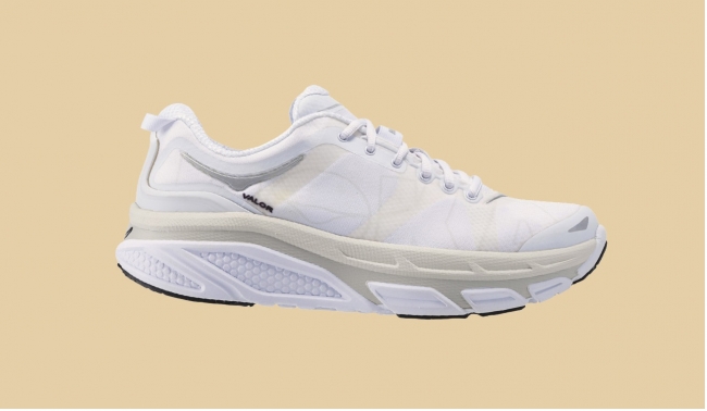 HOKA ONE ONE より、ワントーンの人気モデル「VALOR」が復刻し、3月