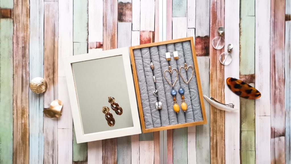 ピアスやリングの収納に☆ALL100均の材料で手作りジュエリーボックス