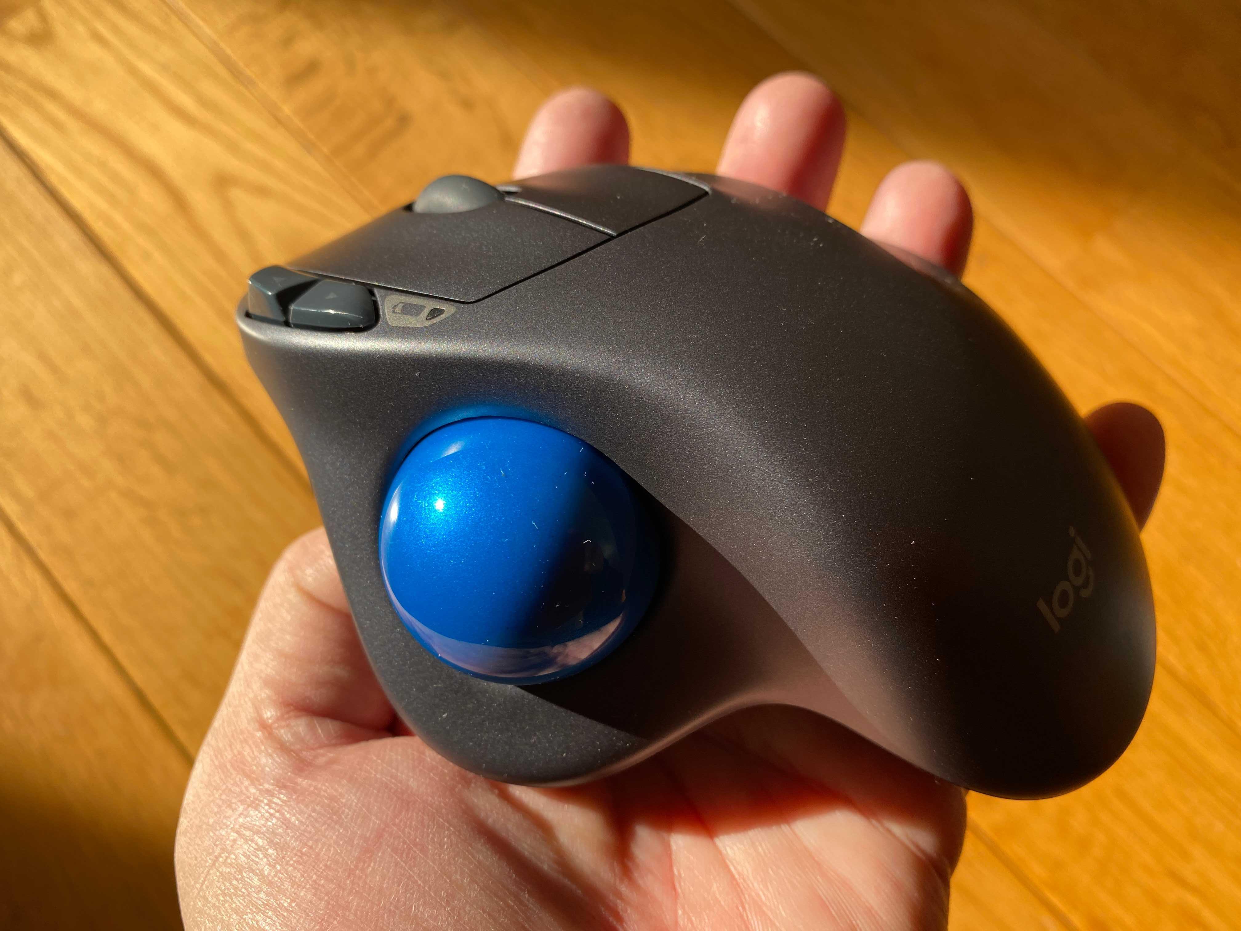 青い球体の魅力 新ワイヤレストラックボール ロジクール SW-M570で