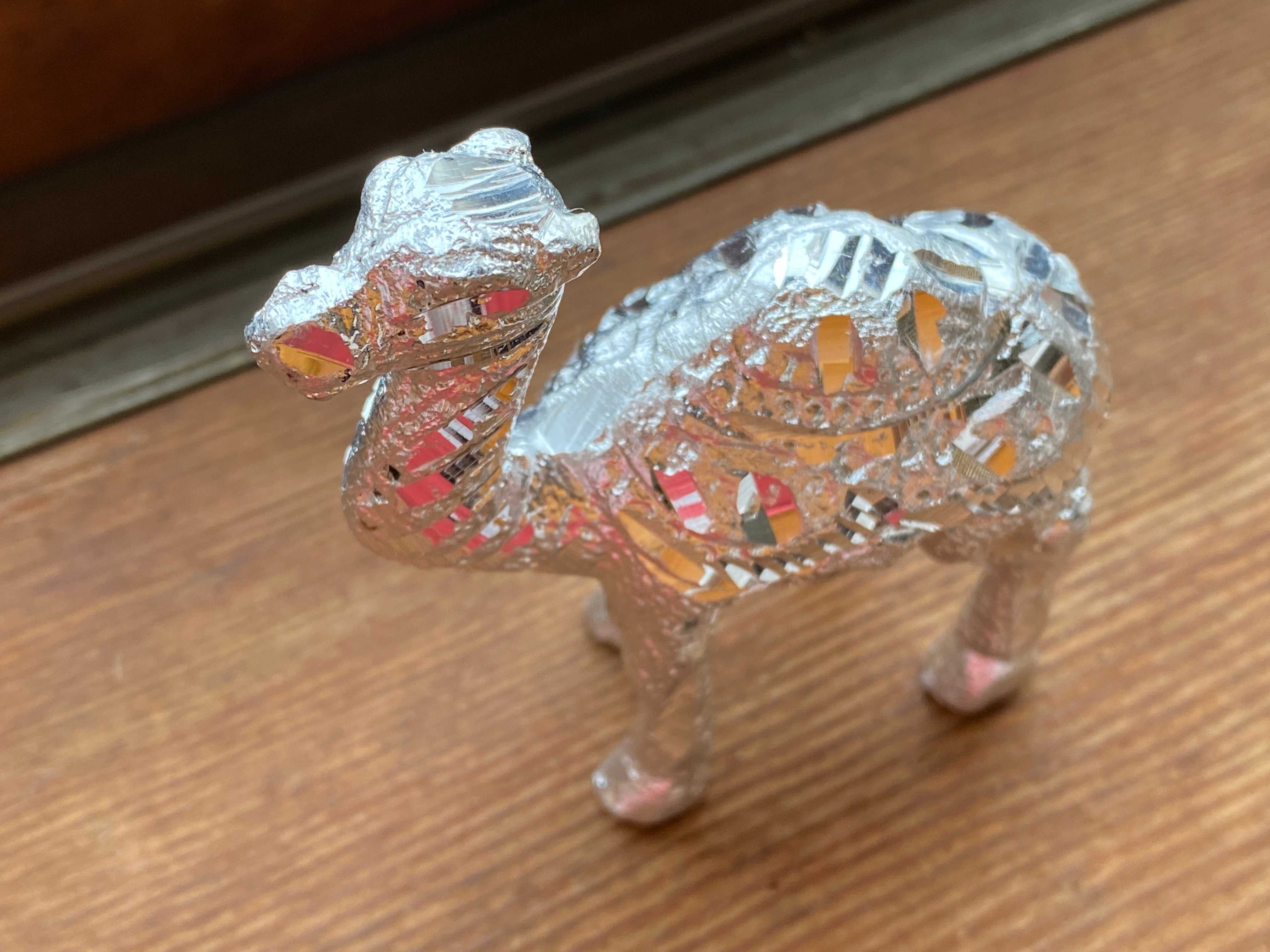 دبي ドバイのフェラーリ！銀のラクダの置物がドバイ土産。アルシーフ