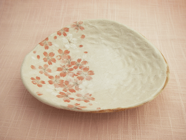和食器 皿】優しい桜柄の食器！平安桜 変形皿（ピンク）