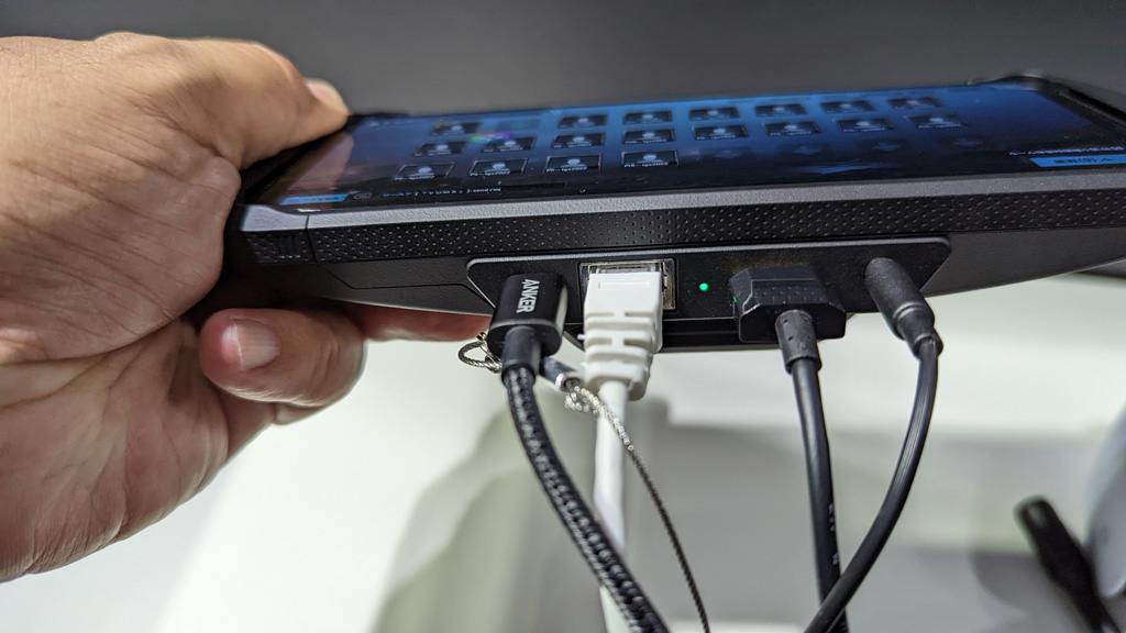 Xperia 1 IVに冷却ファンと拡張ポートを追加するゲーミングギア