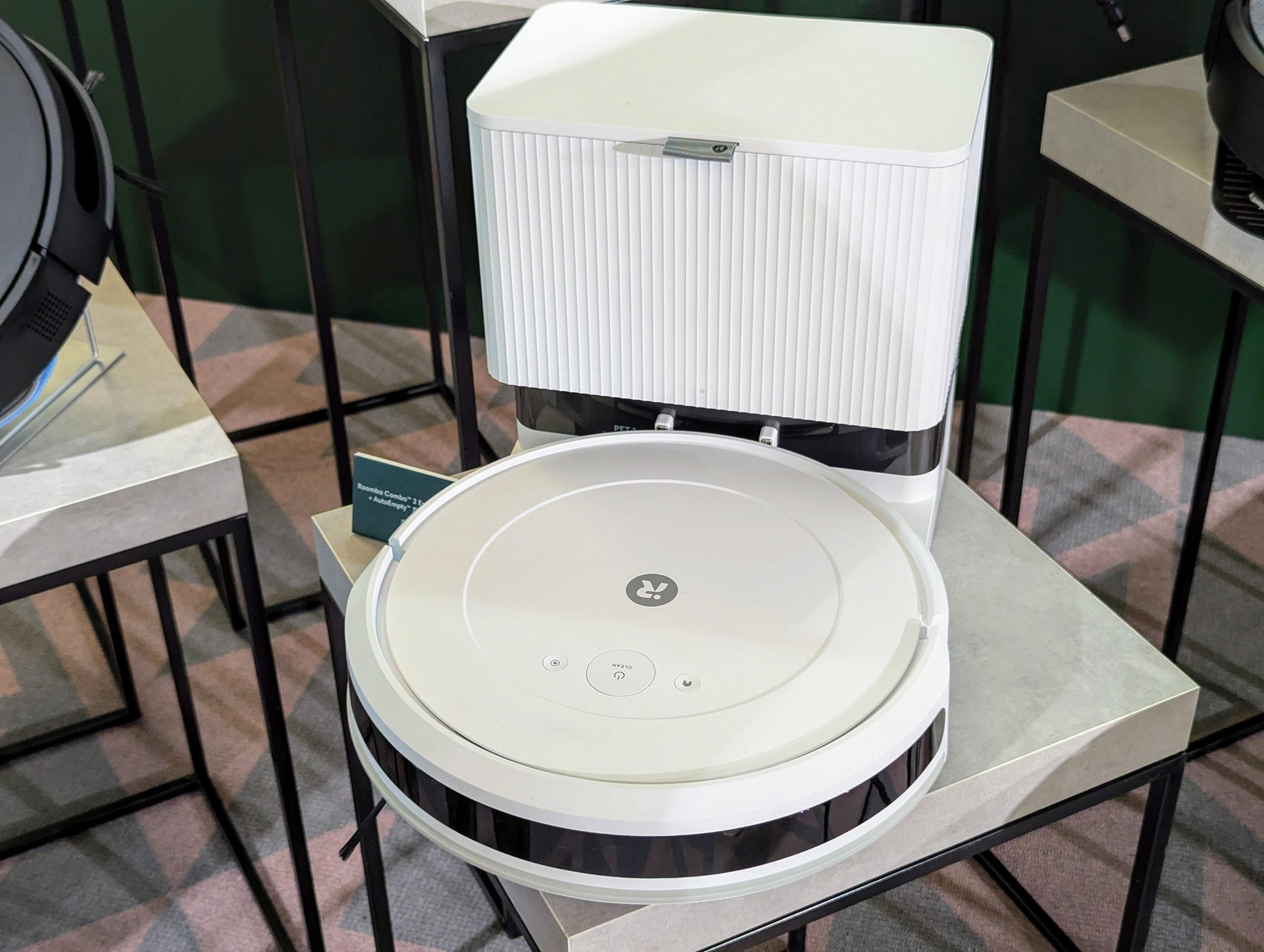水拭き＆自動ゴミ収集対応のルンバが6万円以下で新登場 / 最上位モデル