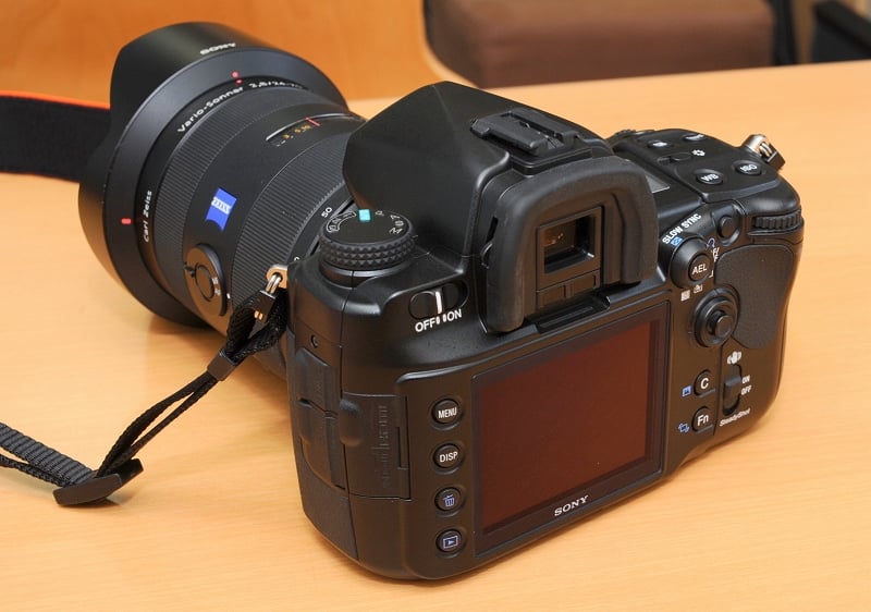 α900』ソニー初の“フルサイズ”デジタル一眼レフカメラ【製品レビュー