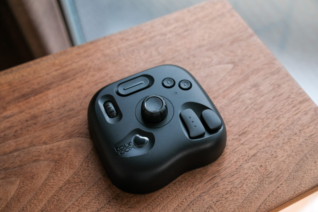 作業効率を加速する！クリエイーター必携の1万円台の軽量左手デバイス