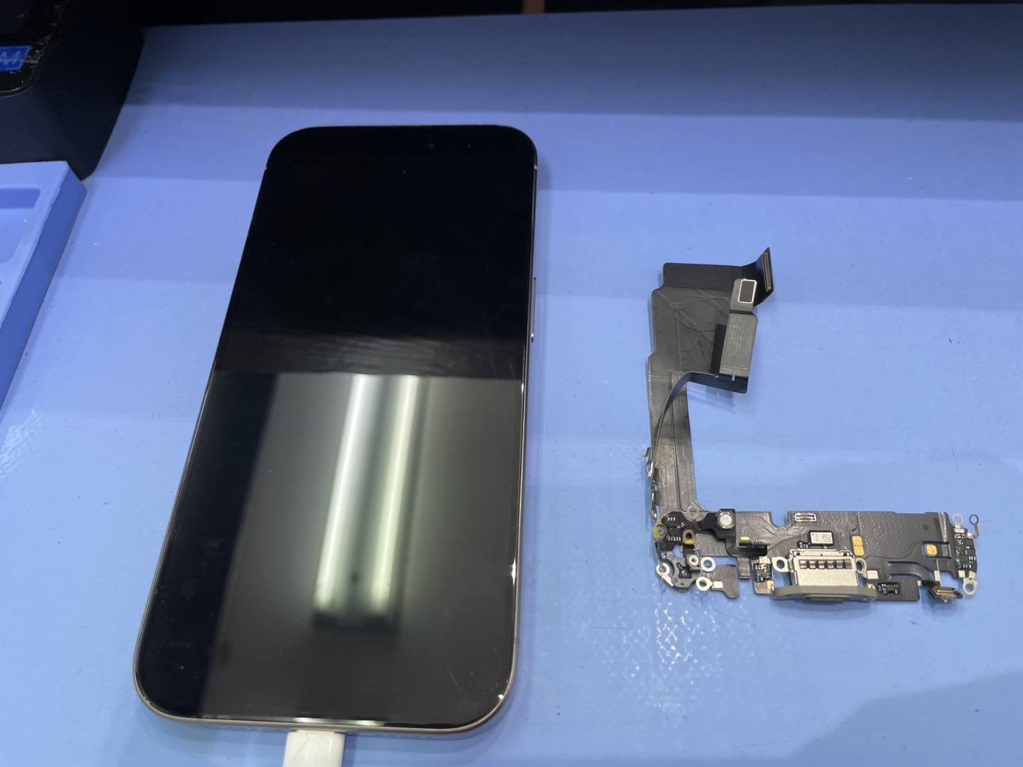 iPhone 15 Proの充電口（ドックコネクタ）交換修理を承りました