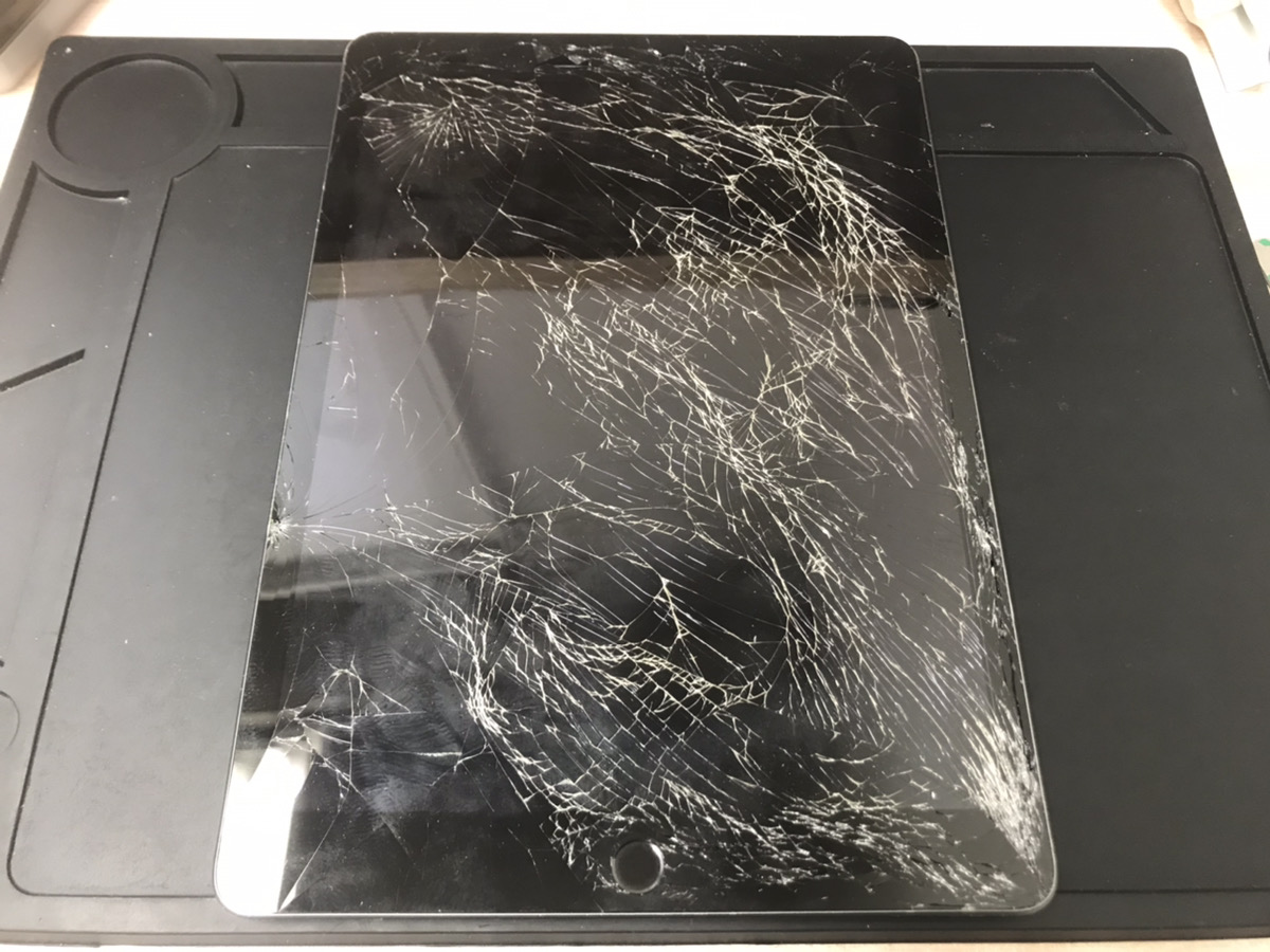 iPad第8世代の画面割れ修理依頼がありました | 【最安値】iPhone修理の
