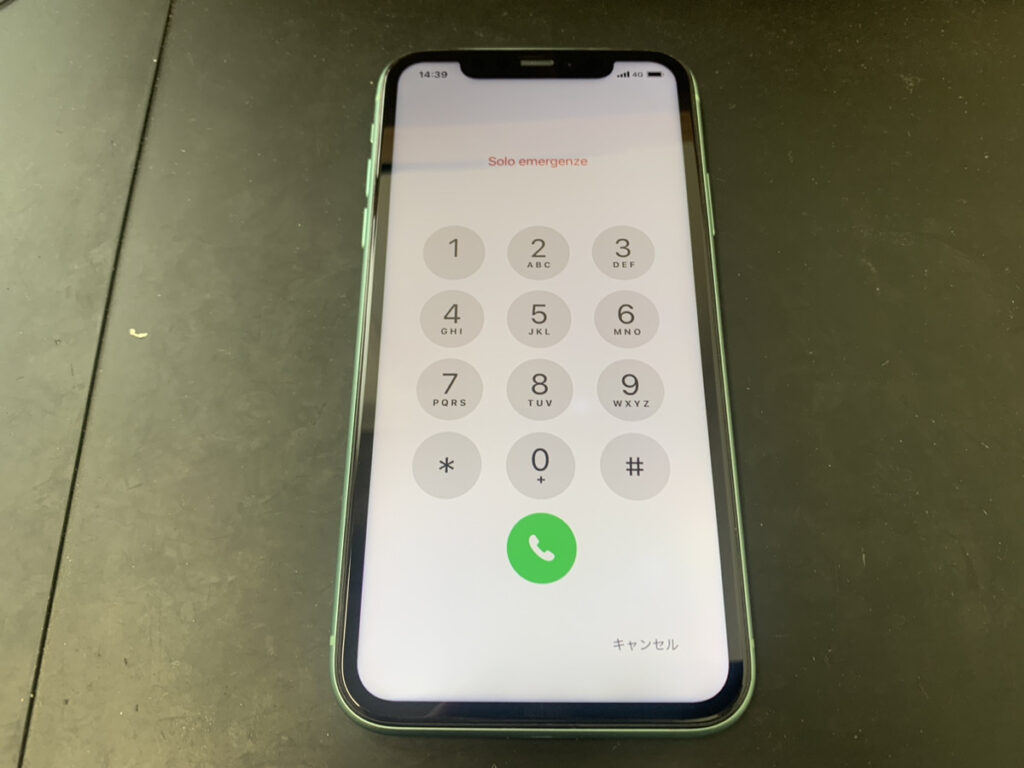 液晶漏れ』が起きているiPhone11の画面修理依頼 | 【最安値】iPhone