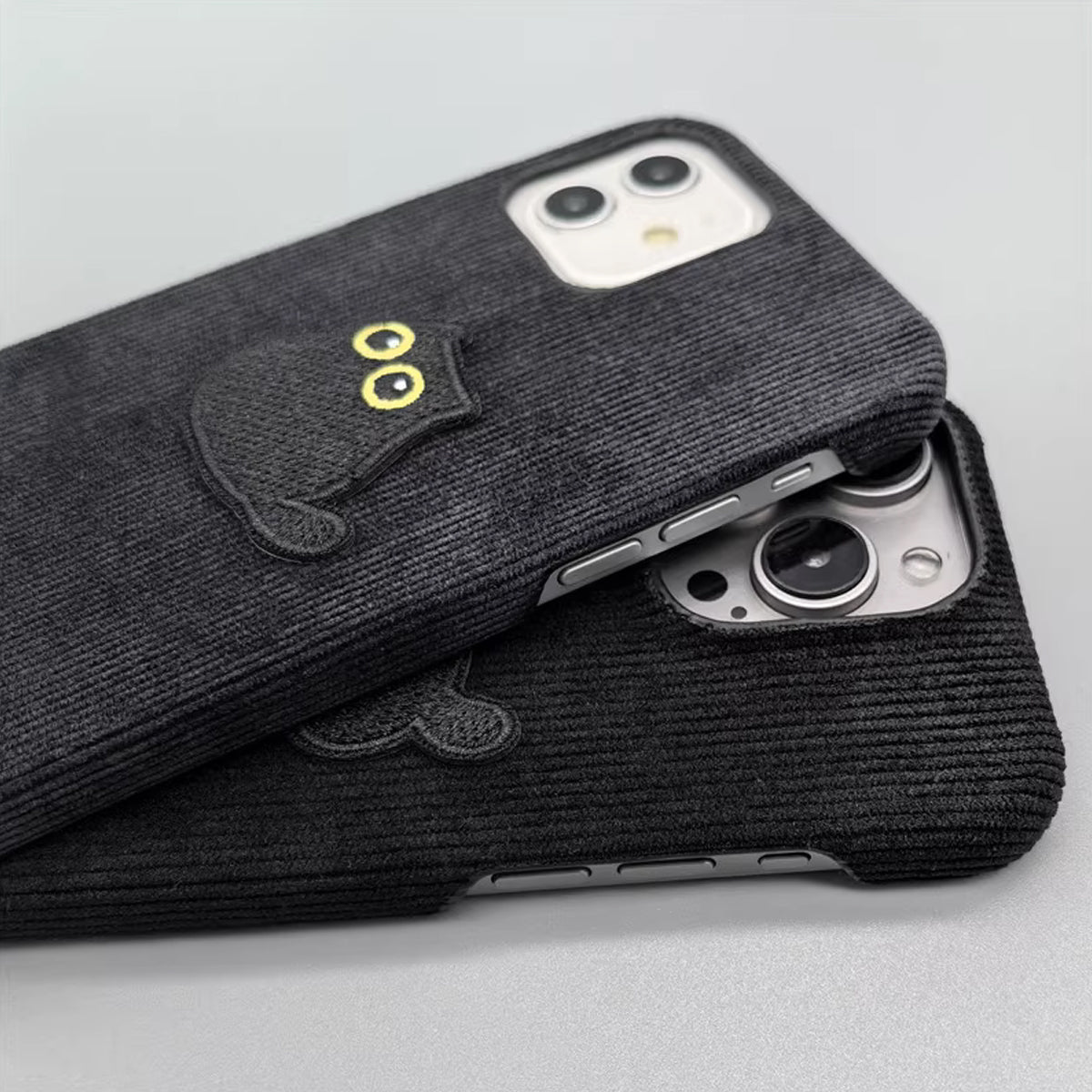 ふわふわ黒猫スマホケース – RakuInk