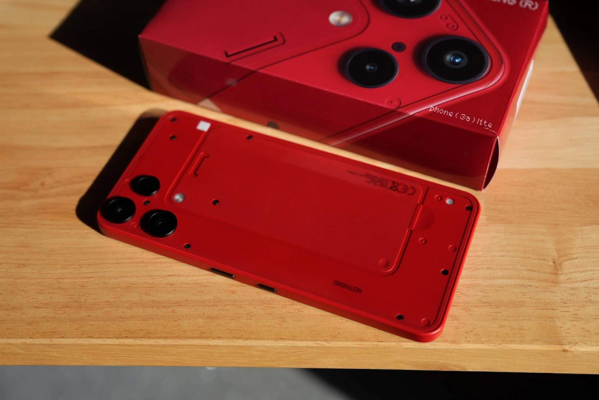 実機レポ】赤、カッコ良すぎない…？楽天モバイル独占「Nothing Phone