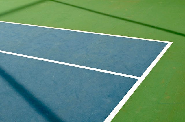 ハードコートの特徴と試合で勝つために有効な戦術 | 楽テニス