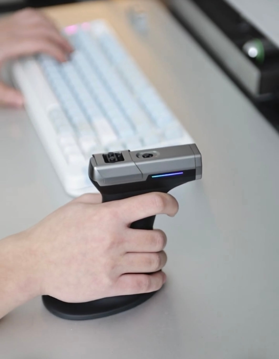 ErgoStrike7: 次世代FPSゲーミングマウス リコイル搭載