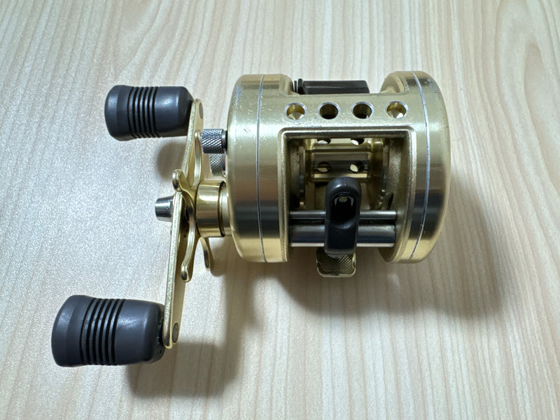 Shimano Baitcasting Reel 95 CALCUTTA 200XT Right Fishing Reel #AR