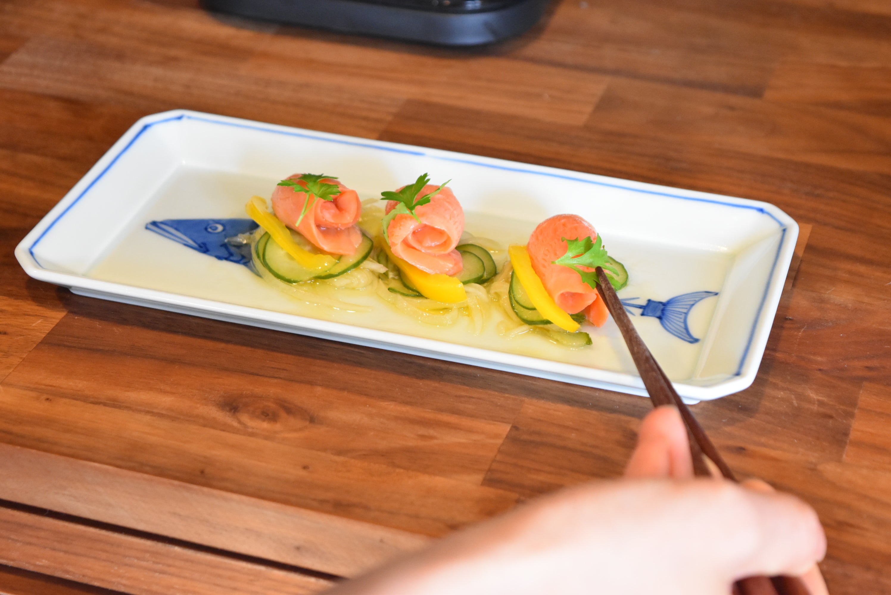 染付魚（骨）長角皿（中） – rashiku